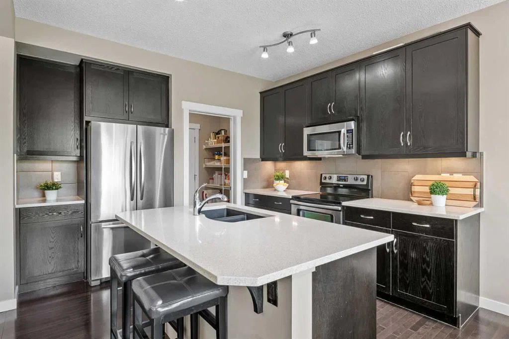 4728 Elgin Avenue SE, Calgary — photo 5 of 40
