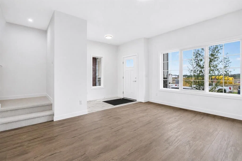 9739 Huxbury Drive NE, Calgary — photo 4 of 44