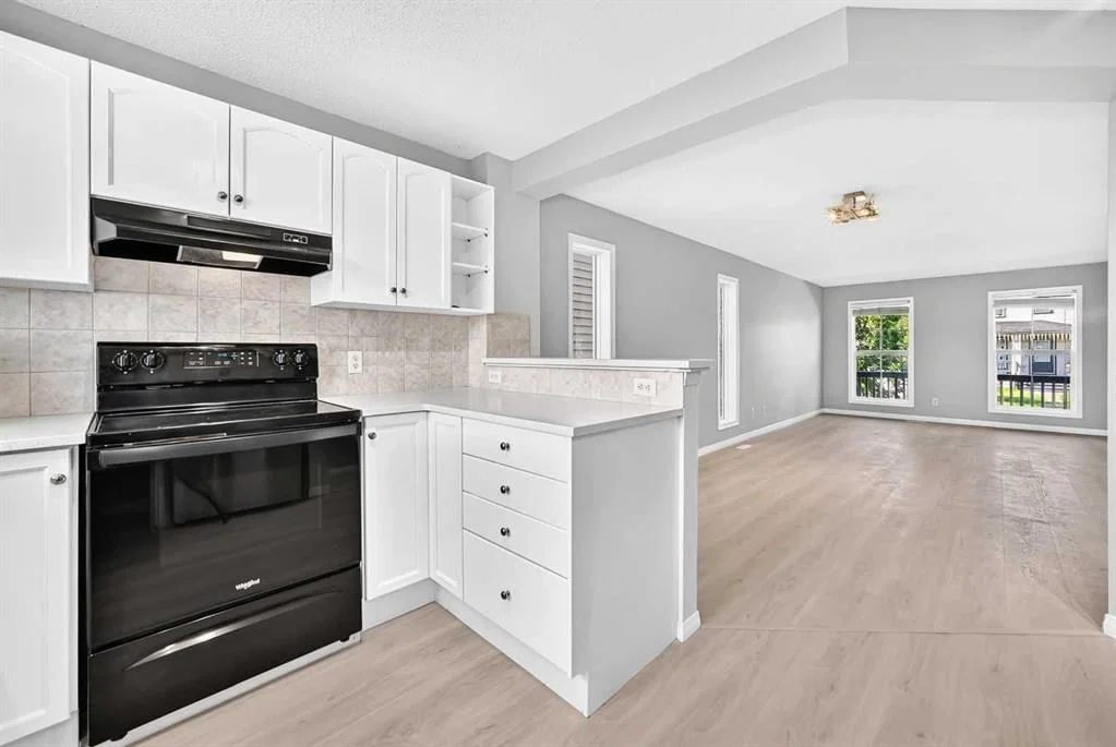 15 Prestwick Place SE, Calgary — photo 4 of 27