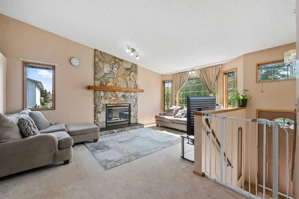 327 Shawbrooke Circle SW, Calgary — photo 2 of 46