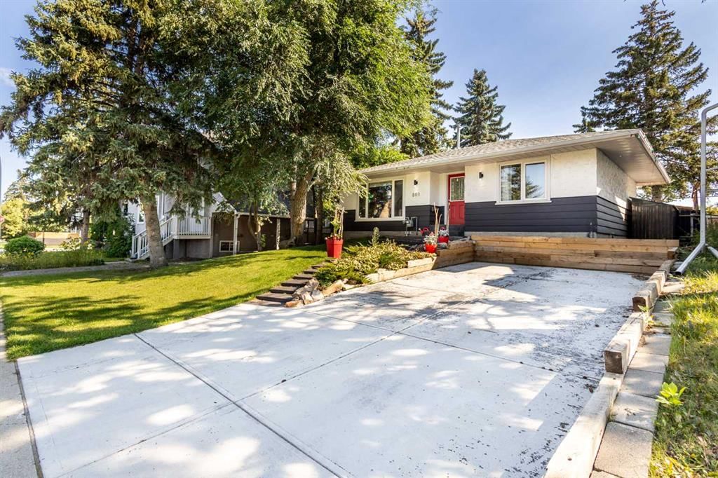 809 68 Avenue SW, Calgary — photo 2 of 26