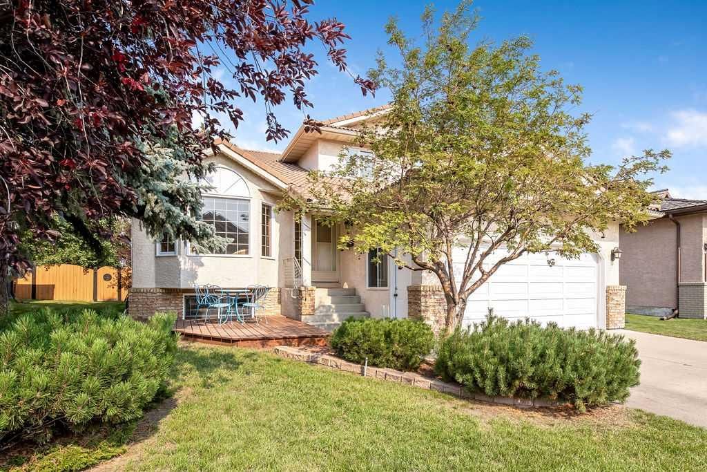 208 Hawkview Manor Place NW, Calgary — main listing photo