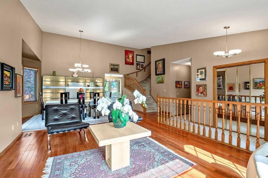 208 Hawkview Manor Place NW, Calgary — photo 5 of 41