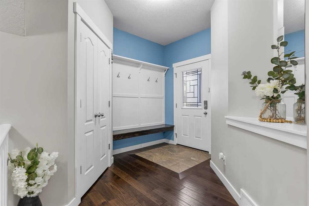 116 Kingsbury Close SE, Airdrie — photo 2 of 48