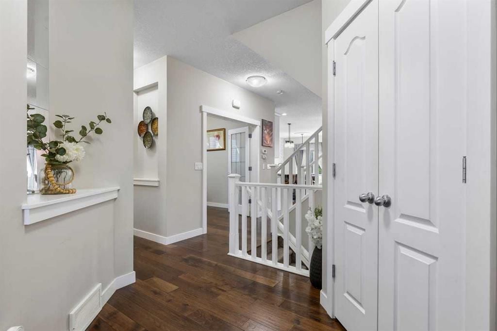 116 Kingsbury Close SE, Airdrie — photo 3 of 48