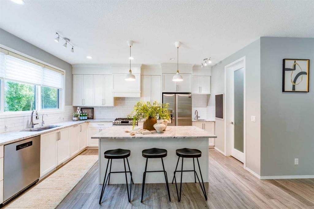 42 West Grove Way SW, Calgary — photo 2 of 50