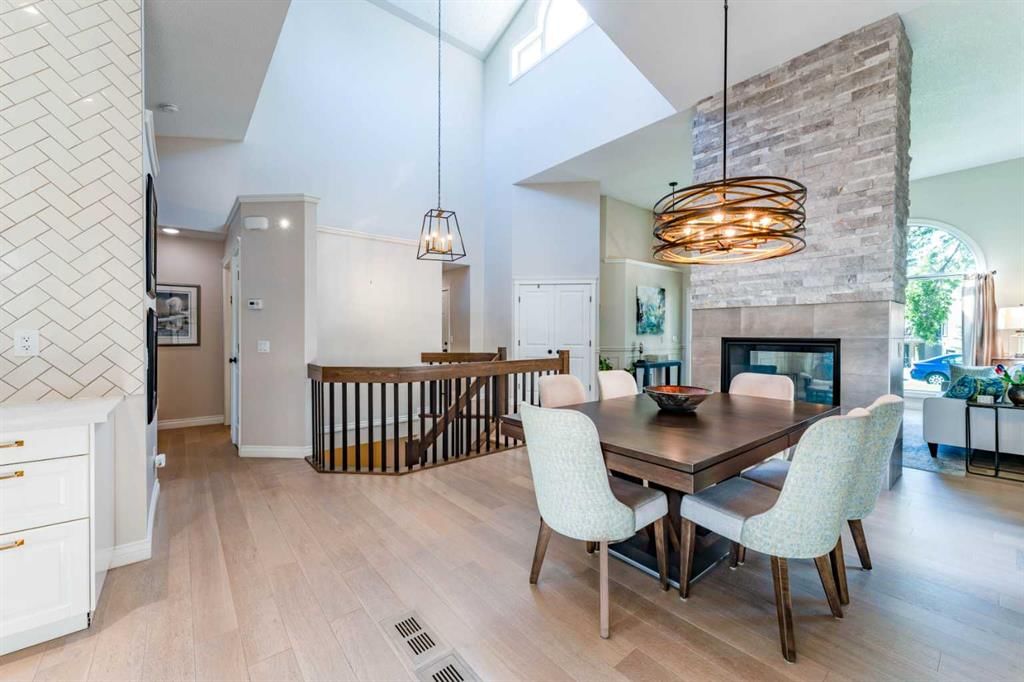 150 Oakbriar Close SW, Calgary — photo 5 of 36