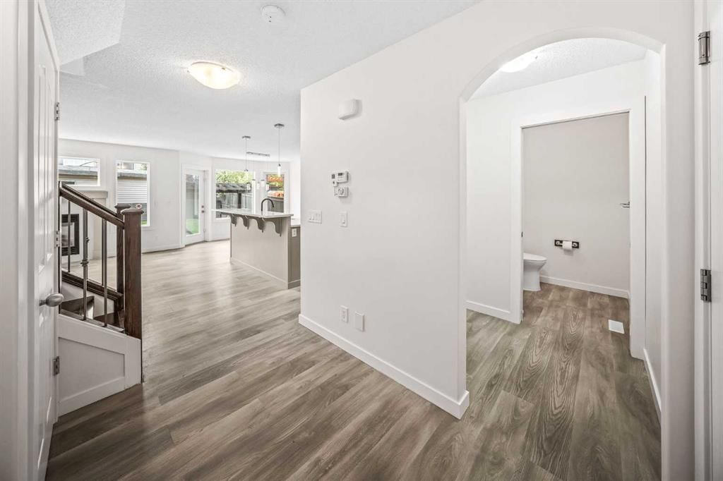 137 Sage Valley Close NW, Calgary — photo 4 of 50
