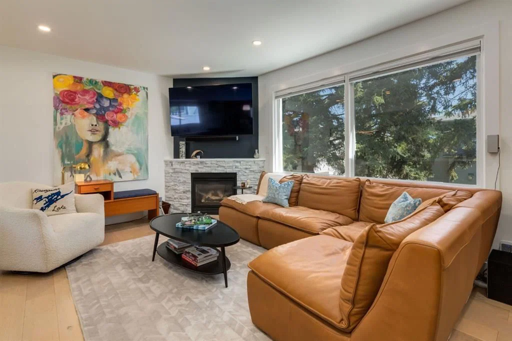 531 Killarney Glen Court SW, Calgary — photo 4 of 35