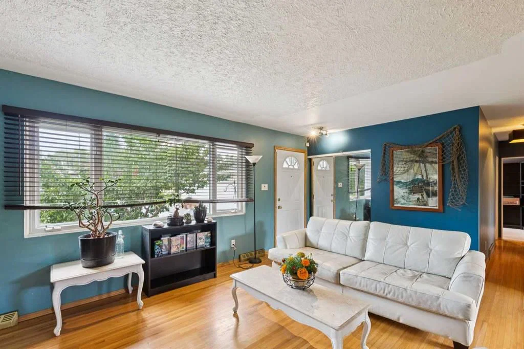 7304 5 Street SW, Calgary — photo 4 of 34