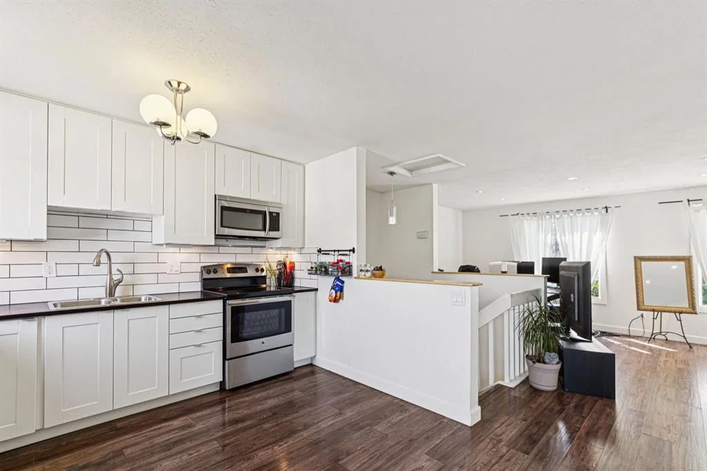 3556 33 Street SE, Calgary — photo 5 of 28