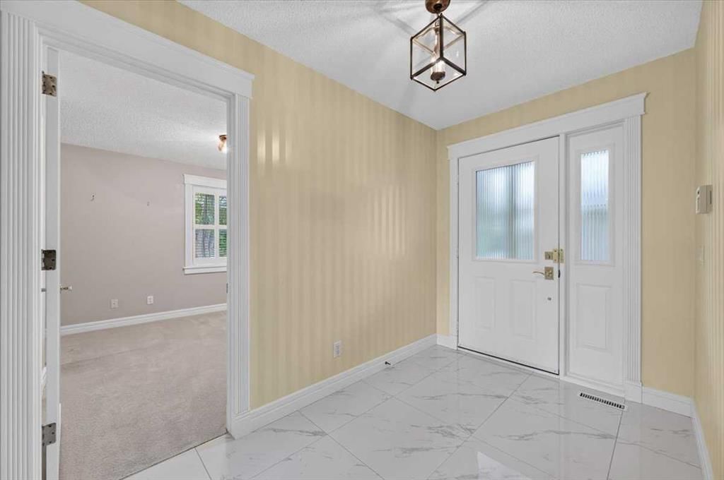2025 Palermo Way SW, Calgary — photo 2 of 40