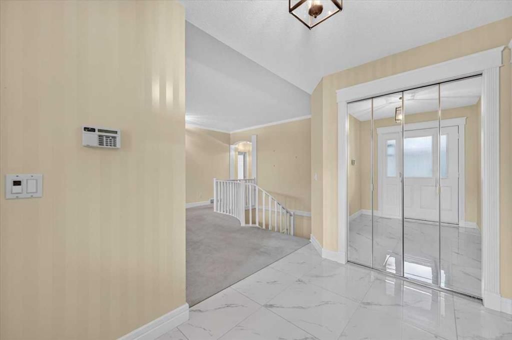 2025 Palermo Way SW, Calgary — photo 3 of 40