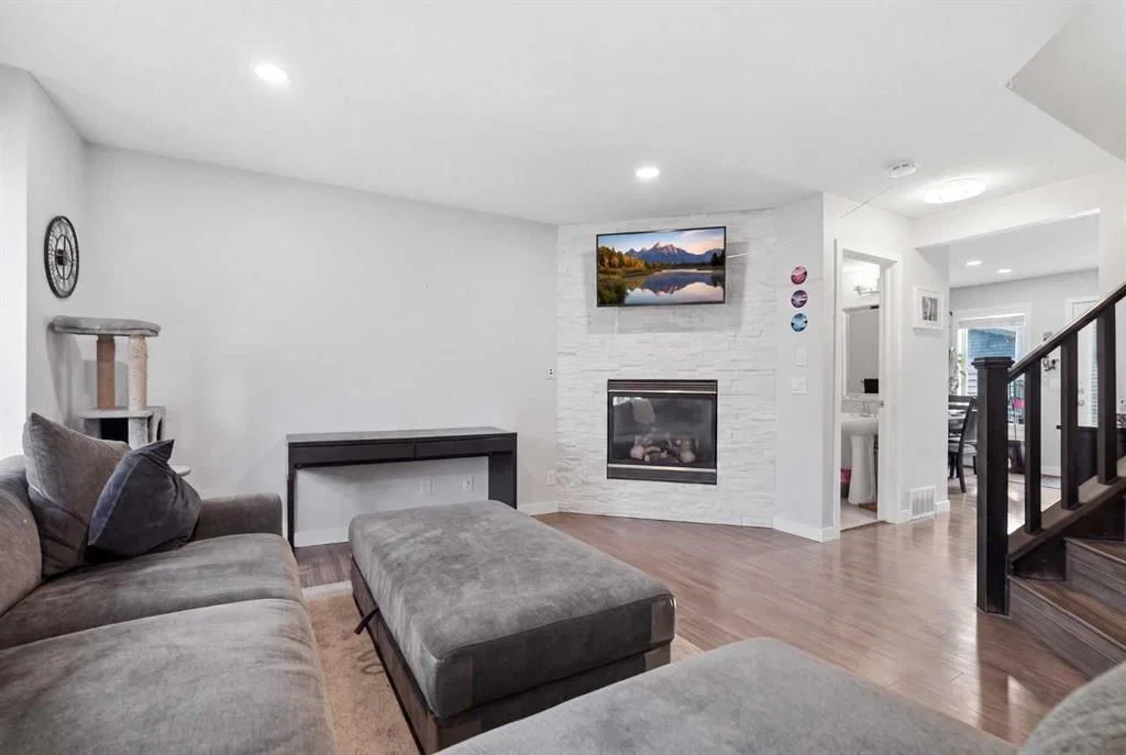 279 Everstone Drive SW, Calgary — photo 4 of 37