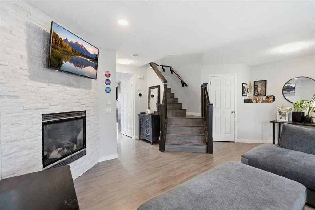 279 Everstone Drive SW, Calgary — photo 5 of 37