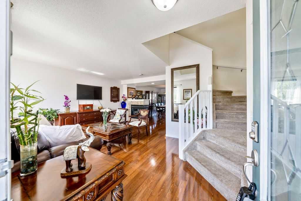 455 Prestwick Circle SE, Calgary — photo 5 of 28