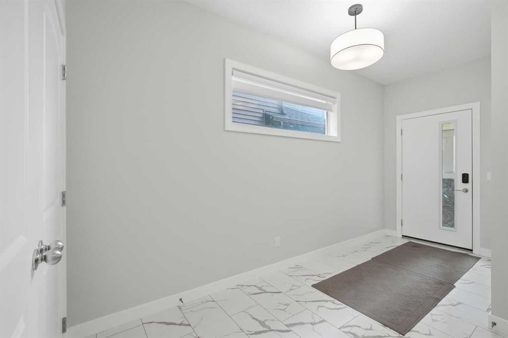 475 Creekrun Crescent SW, Airdrie — photo 3 of 42