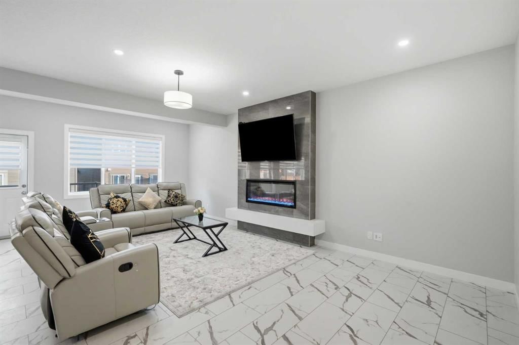 475 Creekrun Crescent SW, Airdrie — photo 4 of 42