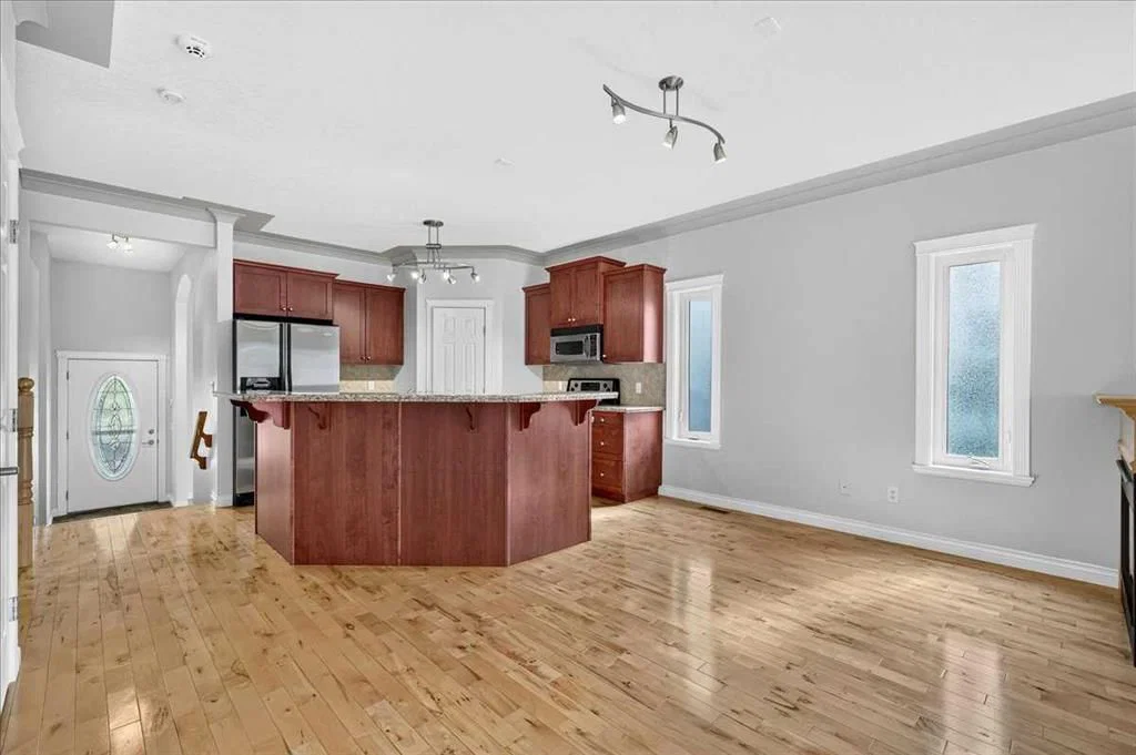 125 25 Avenue NW, Calgary — photo 3 of 48