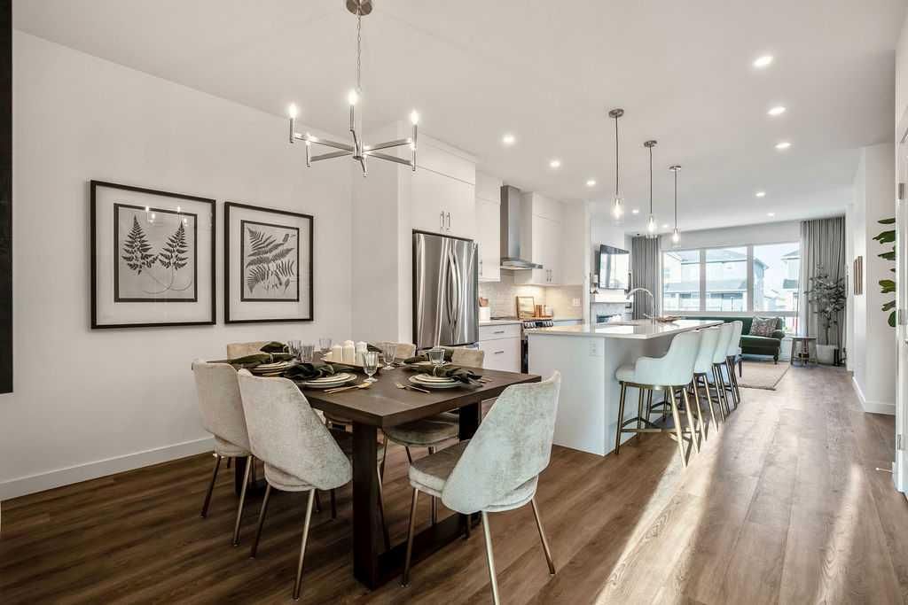 275 Creekside Manor SW, Calgary — photo 5 of 17