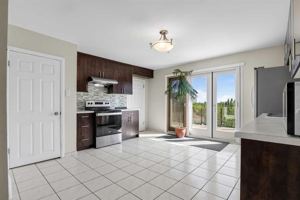 1021 Drury Avenue NE, Calgary — photo 5 of 29