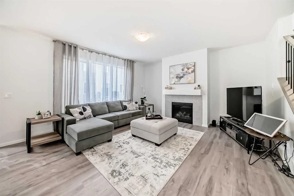 26 Carringwood Street NW, Calgary — photo 4 of 41