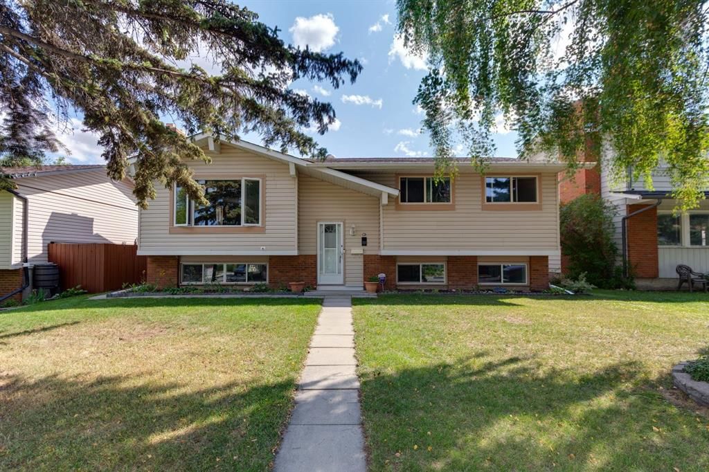 532 Queensland Circle SE, Calgary — photo 2 of 50