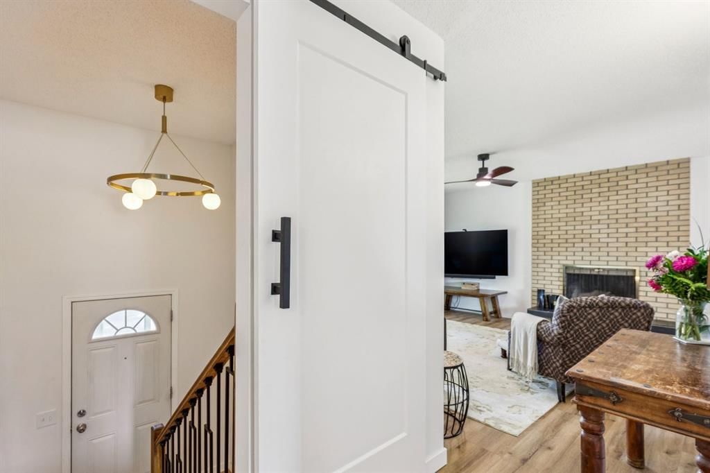 532 Queensland Circle SE, Calgary — photo 3 of 50