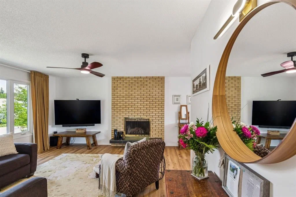 532 Queensland Circle SE, Calgary — photo 4 of 50