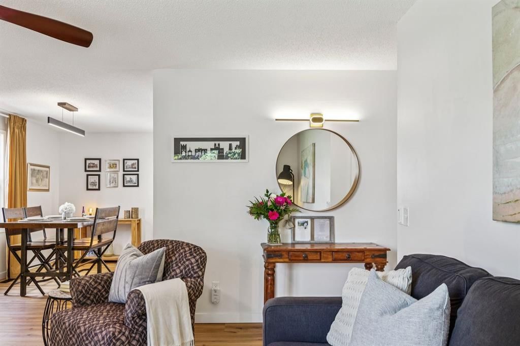 532 Queensland Circle SE, Calgary — photo 5 of 50