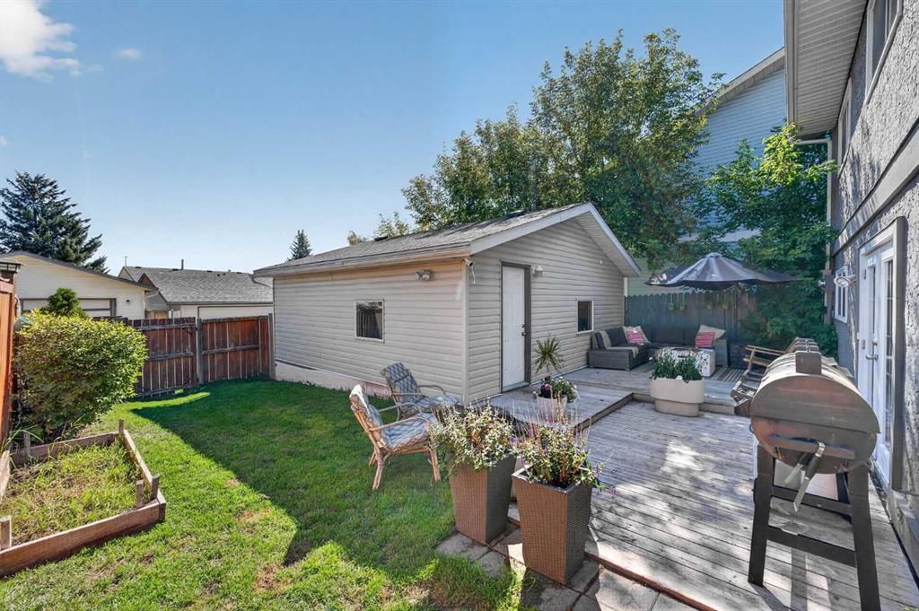 255 Shawcliffe Circle SW, Calgary — photo 4 of 46
