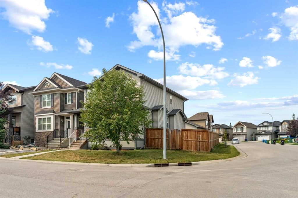 10 Nolanfield Heights NW, Calgary — photo 3 of 39