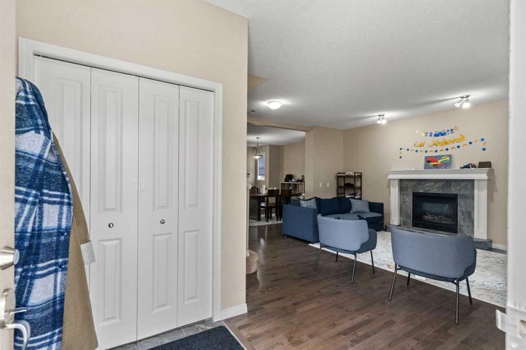 10 Nolanfield Heights NW, Calgary — photo 4 of 39