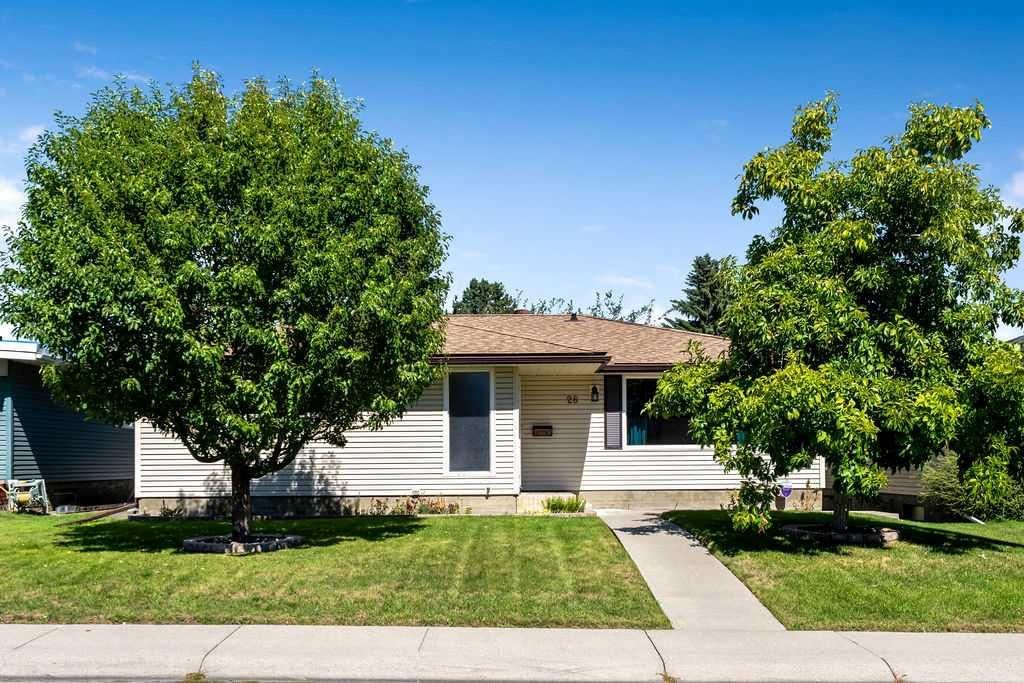 28 Brazeau Crescent SW, Calgary — main listing photo