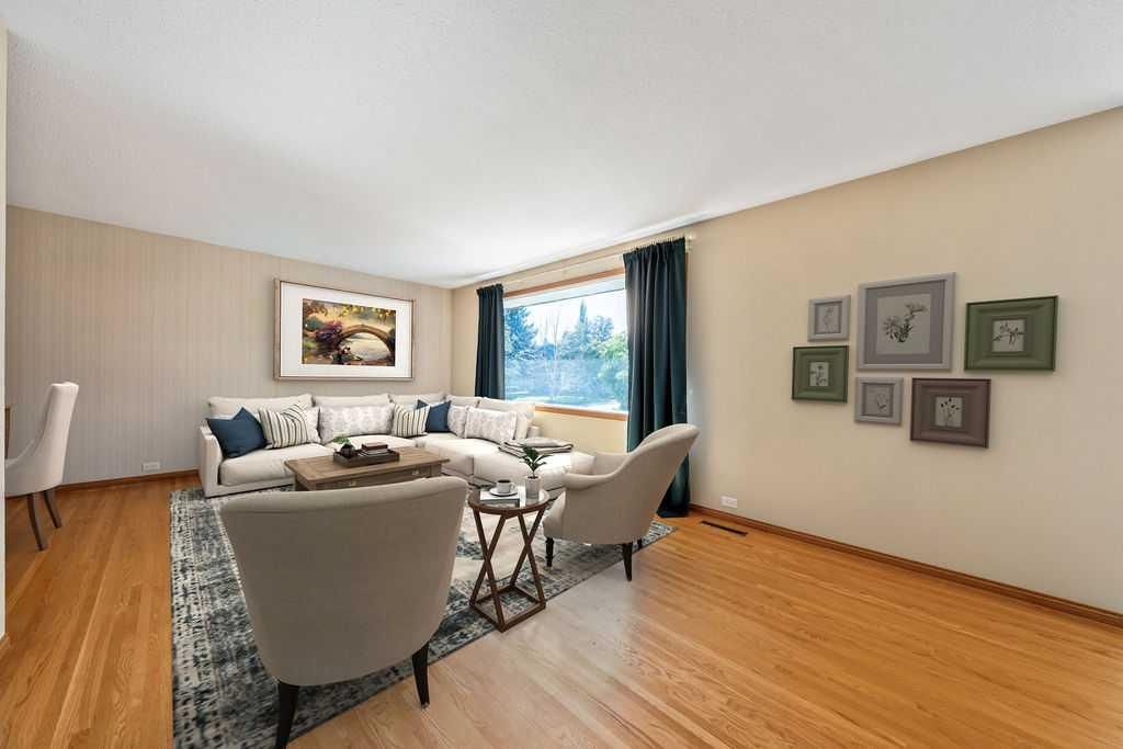 28 Brazeau Crescent SW, Calgary — photo 3 of 46