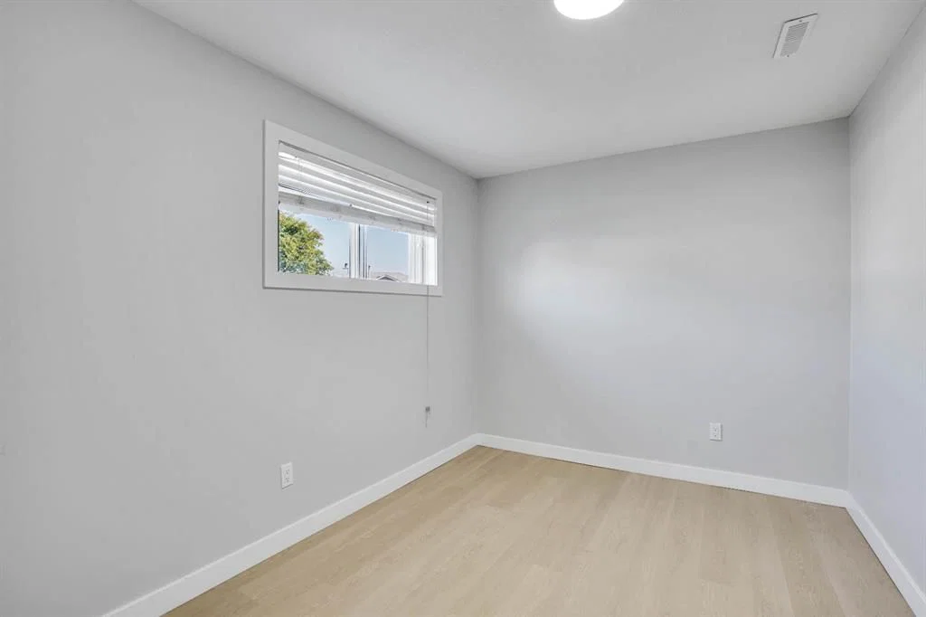39 Ventura Road NE, Calgary — photo 2 of 6