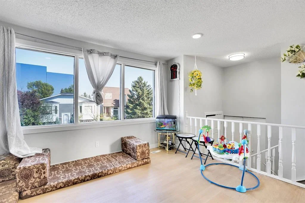 39 Ventura Road NE, Calgary — photo 4 of 6