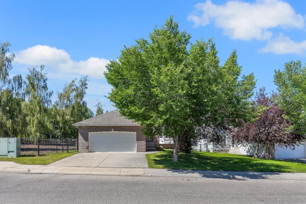 694 Panorama Hills Drive NW, Calgary — main listing photo
