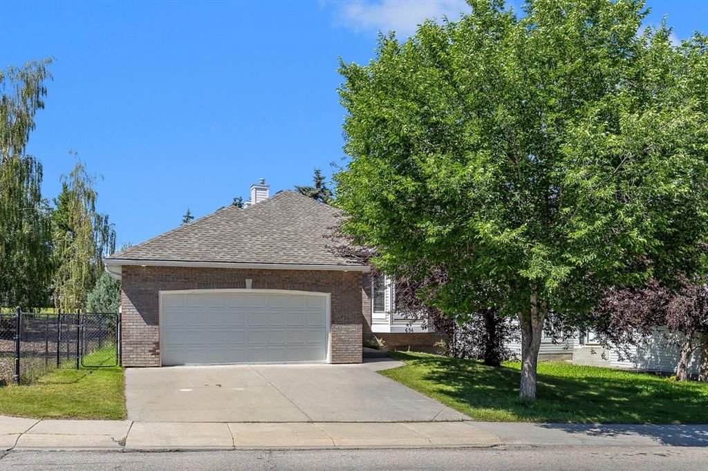 694 Panorama Hills Drive NW, Calgary — photo 2 of 31