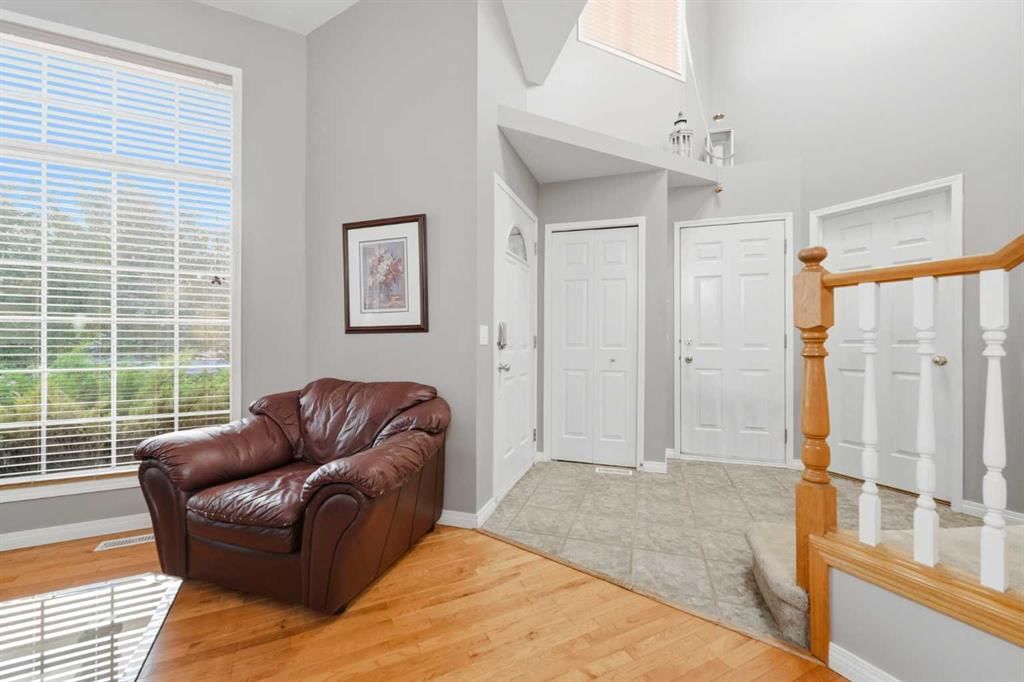 76 Valley Meadow Close NW, Calgary — photo 2 of 50