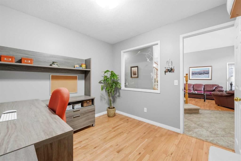 76 Valley Meadow Close NW, Calgary — photo 4 of 50