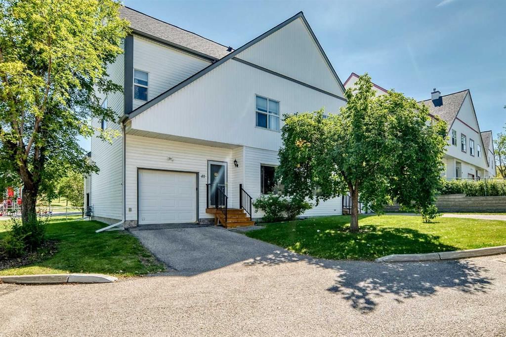 40, 200 Hidden Hills Terrace NW, Calgary — main listing photo