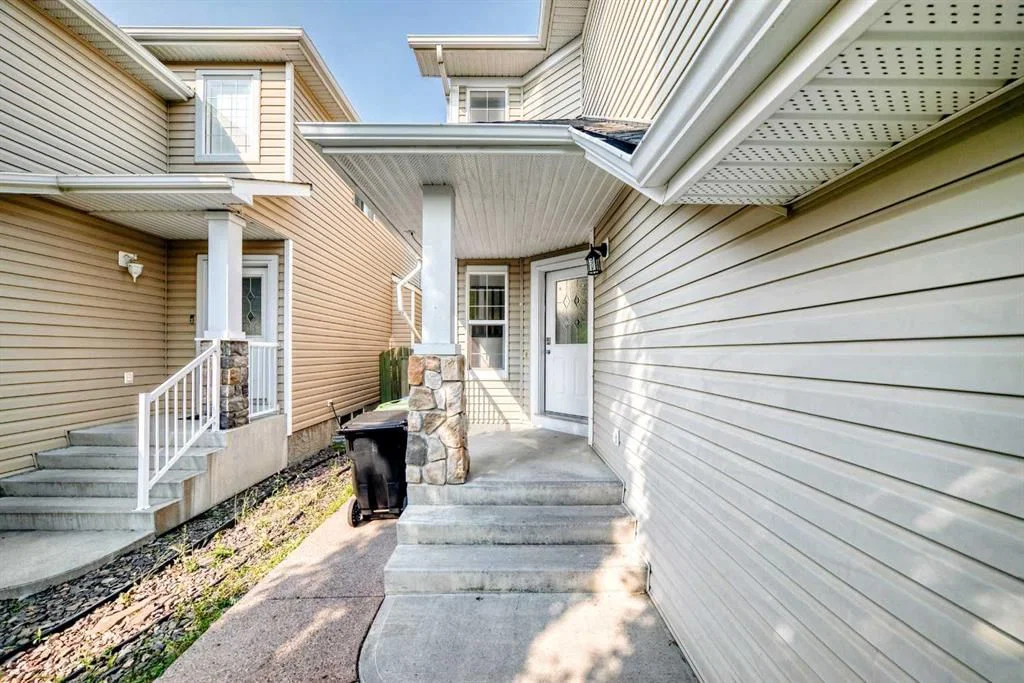 294 Cougar Plateau Way SW, Calgary — photo 3 of 32