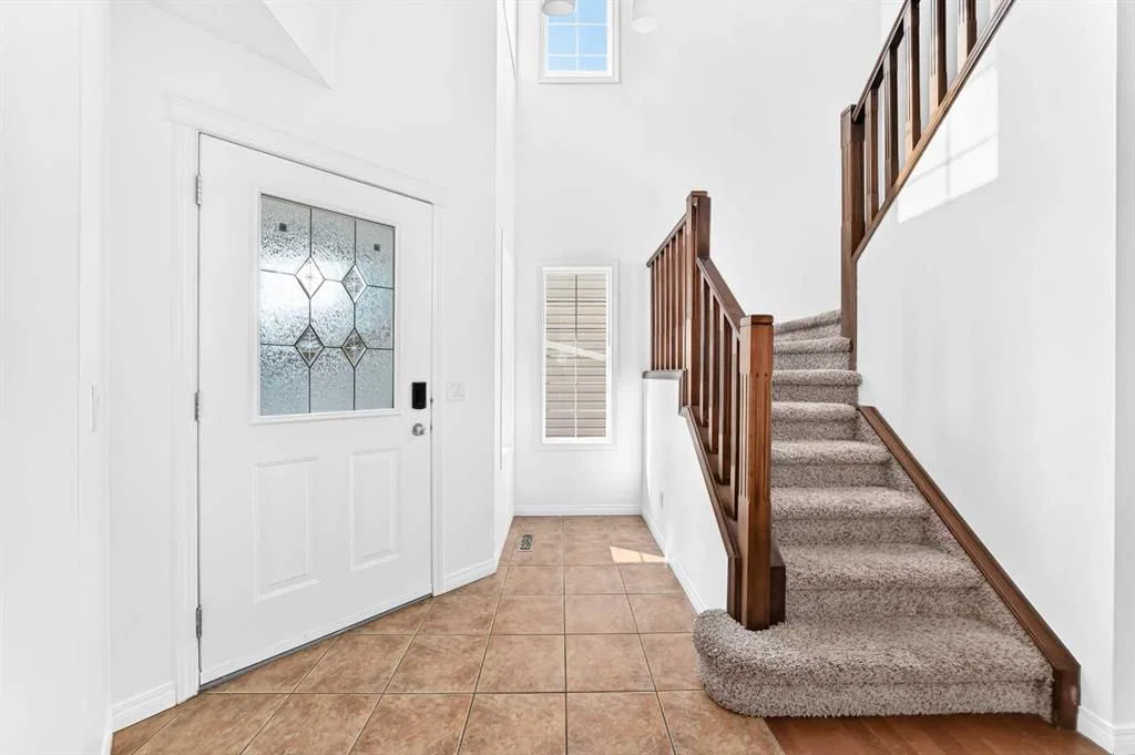 294 Cougar Plateau Way SW, Calgary — photo 4 of 32