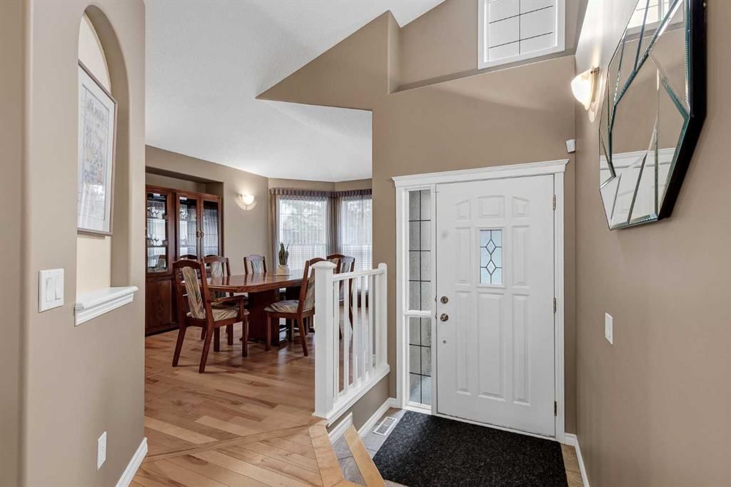 10 Strathlea Grove SW, Calgary — photo 2 of 45