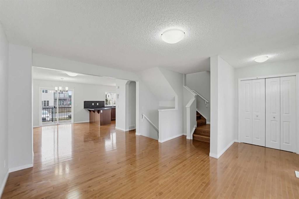 8395 Saddlebrook Drive NE, Calgary — photo 5 of 39