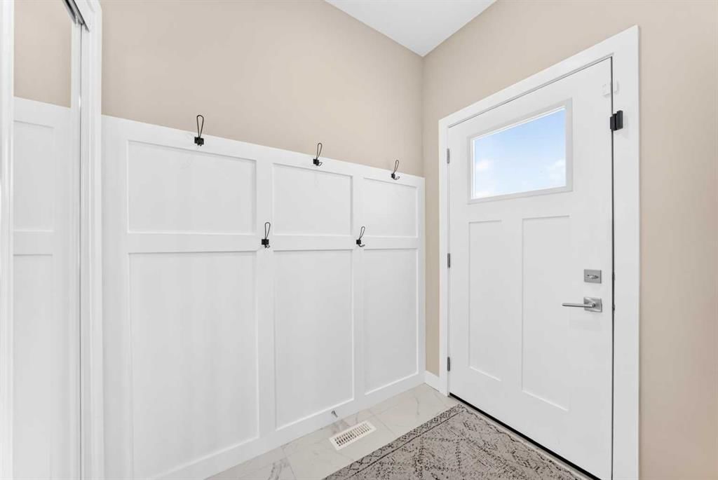 449 West Lakeview Drive, Chestermere — photo 3 of 50