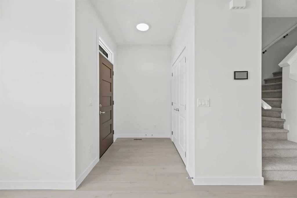 21531 Sheriff King Street SW, Calgary — photo 3 of 41