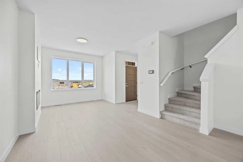 21531 Sheriff King Street SW, Calgary — photo 4 of 41