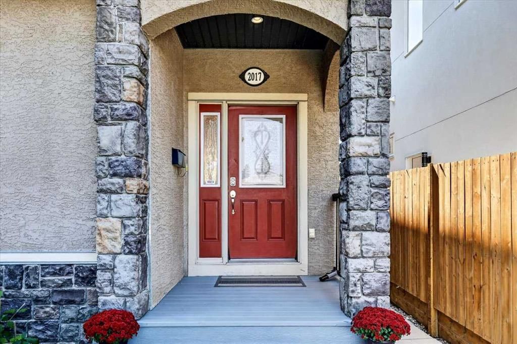 2017 21 Avenue NW, Calgary — photo 4 of 38